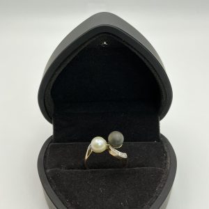 18ct Gold Pearl and Diamond Crossover Ring – Size Q, 4.9g