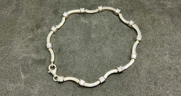 925 Sterling Silver Curved Link Bracelet with Diamond-Quality CZ – 7” Length, 8.2g - Image 5