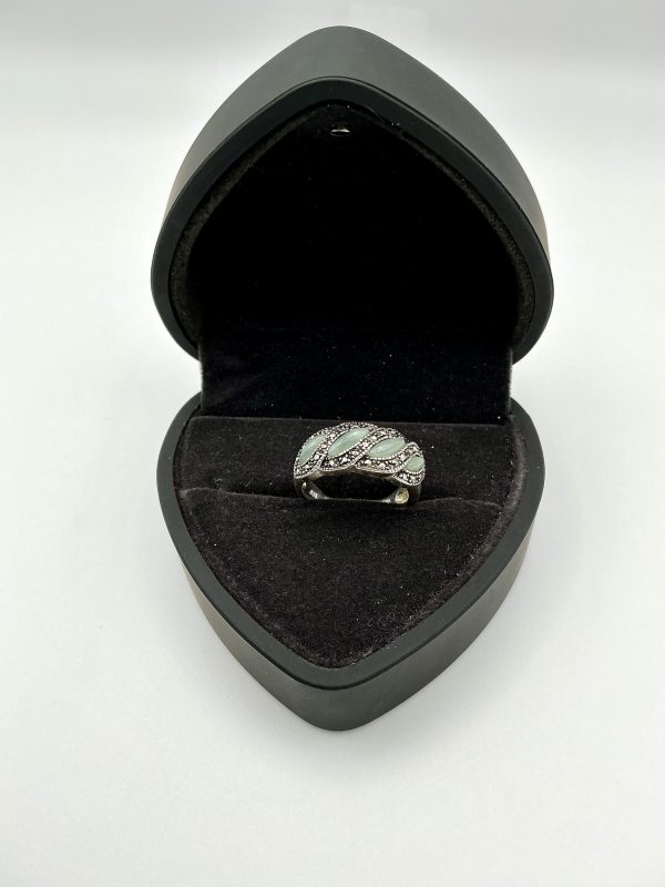 Elegant Sterling Silver Marcasite & Green Jade Ring – Size O, 4.6g - Image 4
