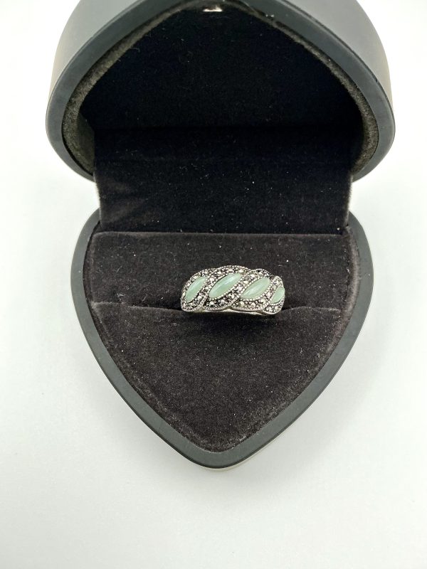 Elegant Sterling Silver Marcasite & Green Jade Ring – Size O, 4.6g - Image 5
