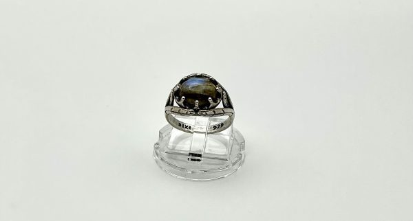 Sterling Silver DIXI Labradorite Leaf Ring – Size M - Image 4