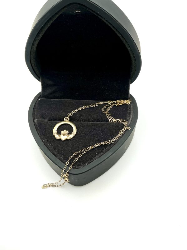 Hallmarked 9K Yellow Gold Claddagh Pendant Necklace – 14.5” Chain, 1.1g - Image 6
