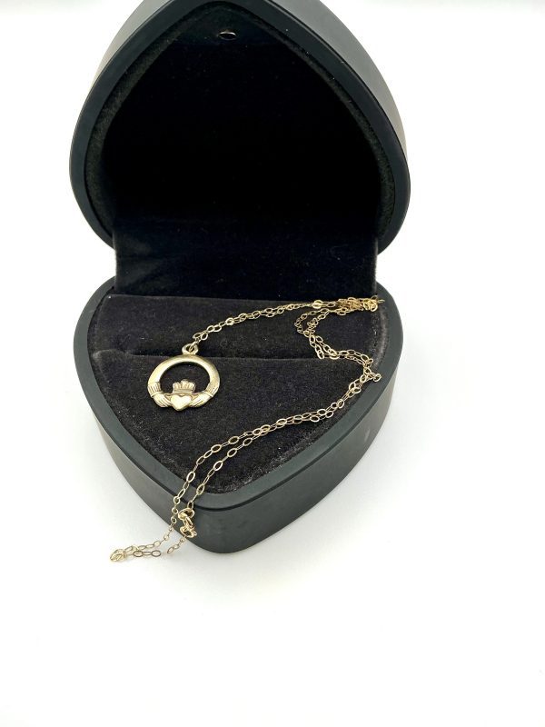 Hallmarked 9K Yellow Gold Claddagh Pendant Necklace – 14.5” Chain, 1.1g - Image 5