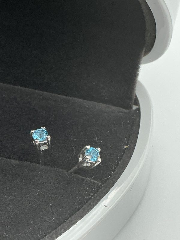 Vivid Blue Spinel Stud Earrings in Solid Platinum – Elegant Solitaire Studs, 1g - Image 4