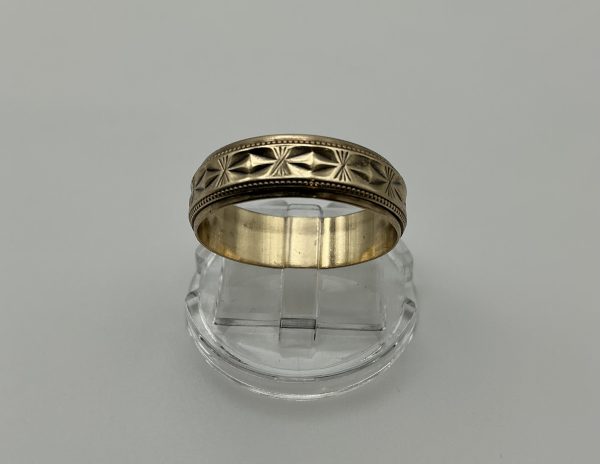 Vintage 9ct Yellow Gold Star Engraved Wedding Band Ring – Hallmarked – Size T – 3.5g - Image 4