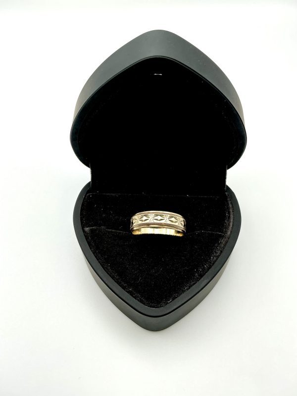 Vintage 9ct Yellow Gold Star Engraved Wedding Band Ring – Hallmarked – Size T – 3.5g - Image 3