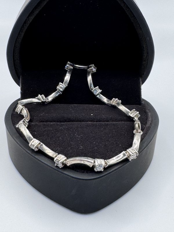 925 Sterling Silver Curved Link Bracelet with Diamond-Quality CZ – 7” Length, 8.2g