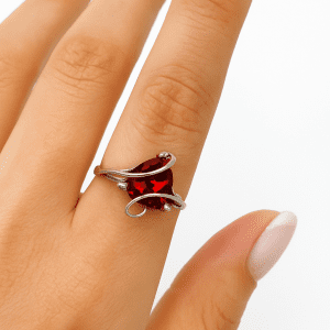 Elegant Sterling Silver Garnet Ring – Size O, 925 SCS, 2.6g – Vintage Swirl Design