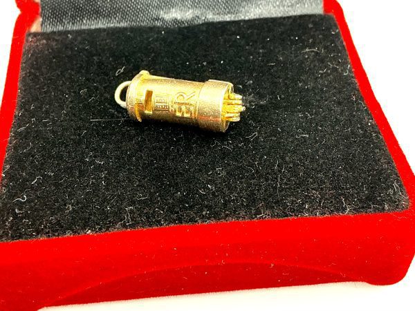 Antique 1859 9K Gold Royal Mail Post Box Charm – Opens to Postman Figure – Birmingham Assay – 3.5g - Image 6