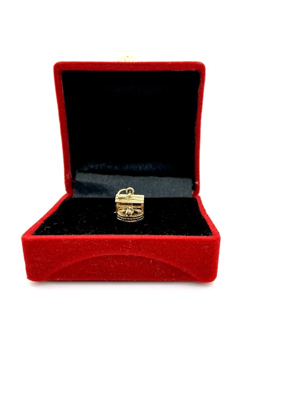 Antique 1861 9ct Gold Wishing Well Charm – Birmingham Hallmark – 1.94g Victorian Jewellery Collectible - Image 6