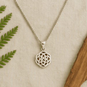 Italian 925 Sterling Silver Celtic Knot Pendant Necklace – 20” Chain – 3.97g – Insured UK Delivery