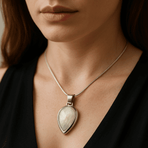 Italian 925 Silver Teardrop Pendant Necklace with Mother of Pearl – 18” Snake Chain – 12.76g – Insured Shipping
