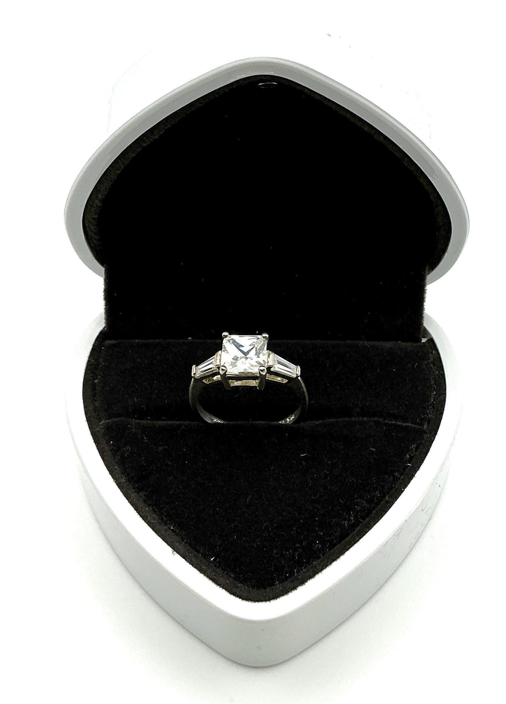 Sterling Silver Trilogy Ring with Princess Cut CZ | 925 Hallmarked | Size N/O | 2.92g - Image 6